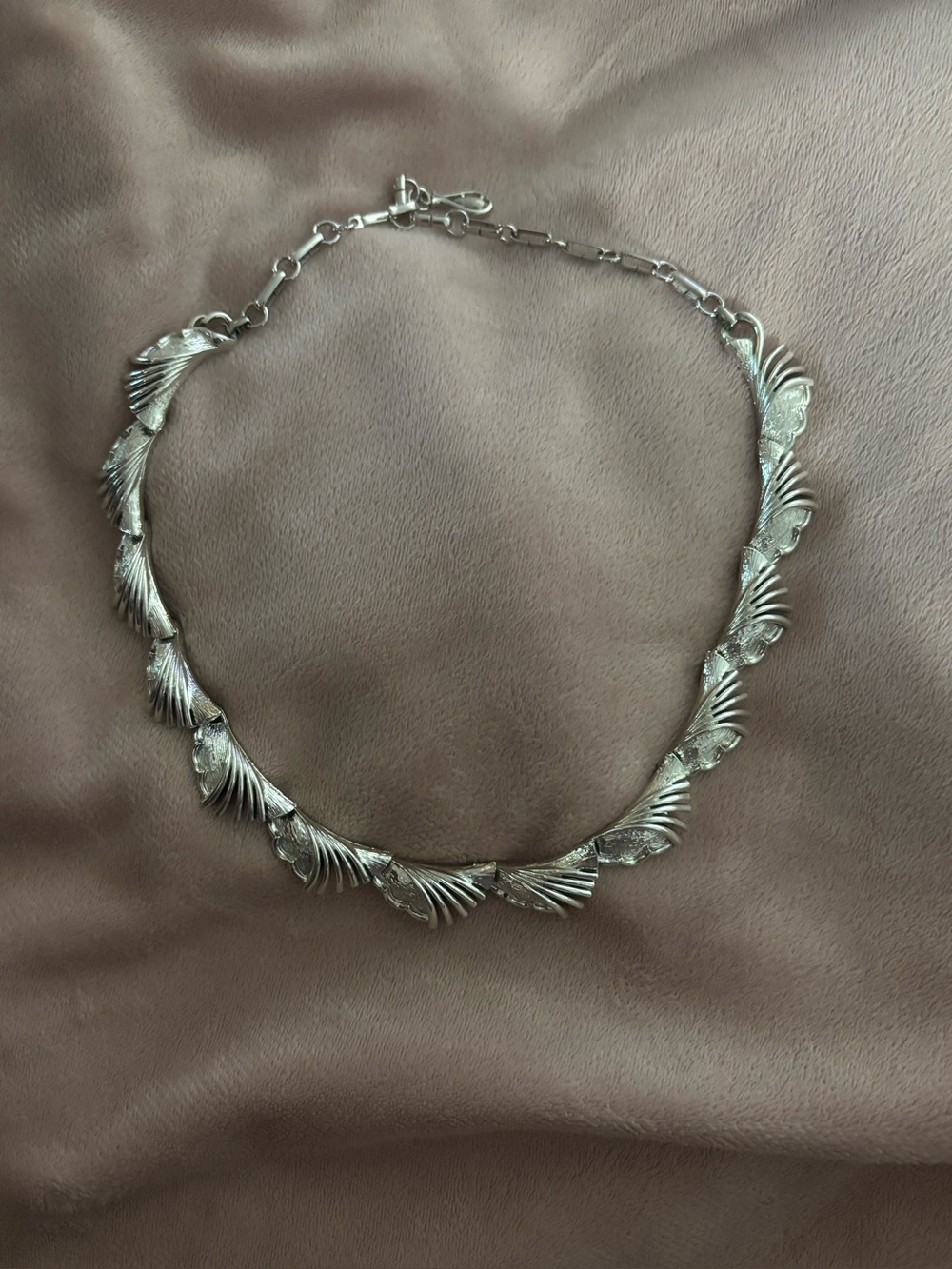 CORO  Leaf-Accent Women's Choker Necklace